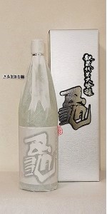 初亀醸造　初亀　秘蔵酒　「亀」　純米大吟醸　（長期低温貯蔵熟成酒）　1800ml
